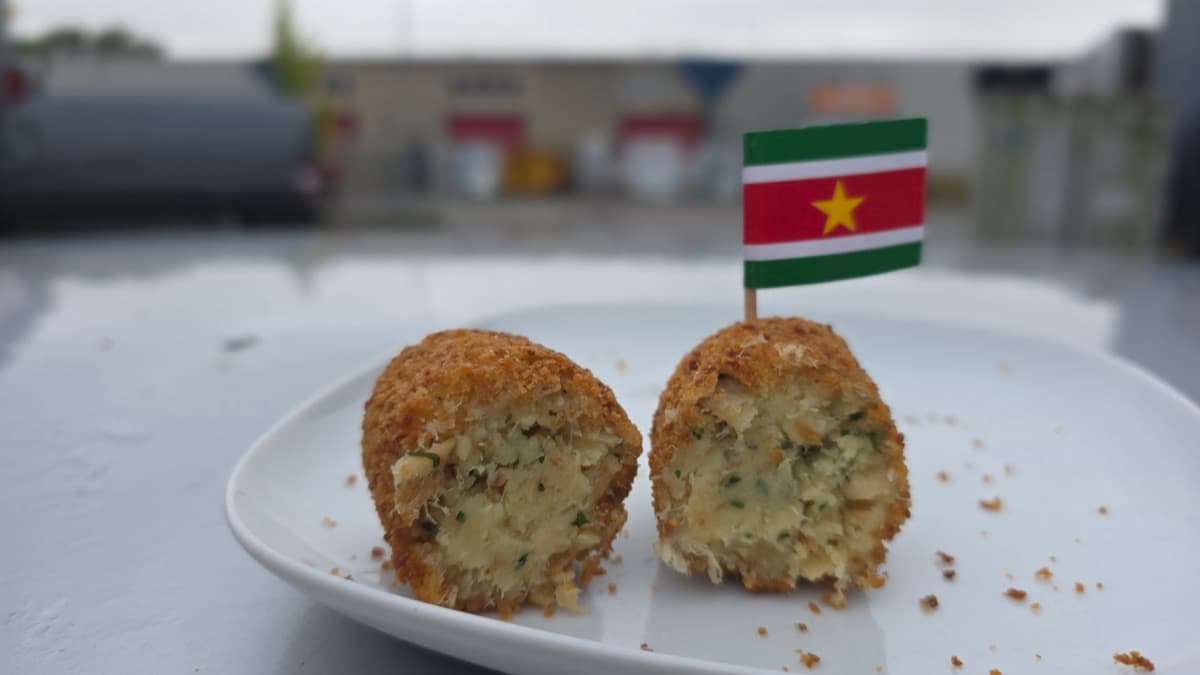 Bakkeljauw kroket op een bord